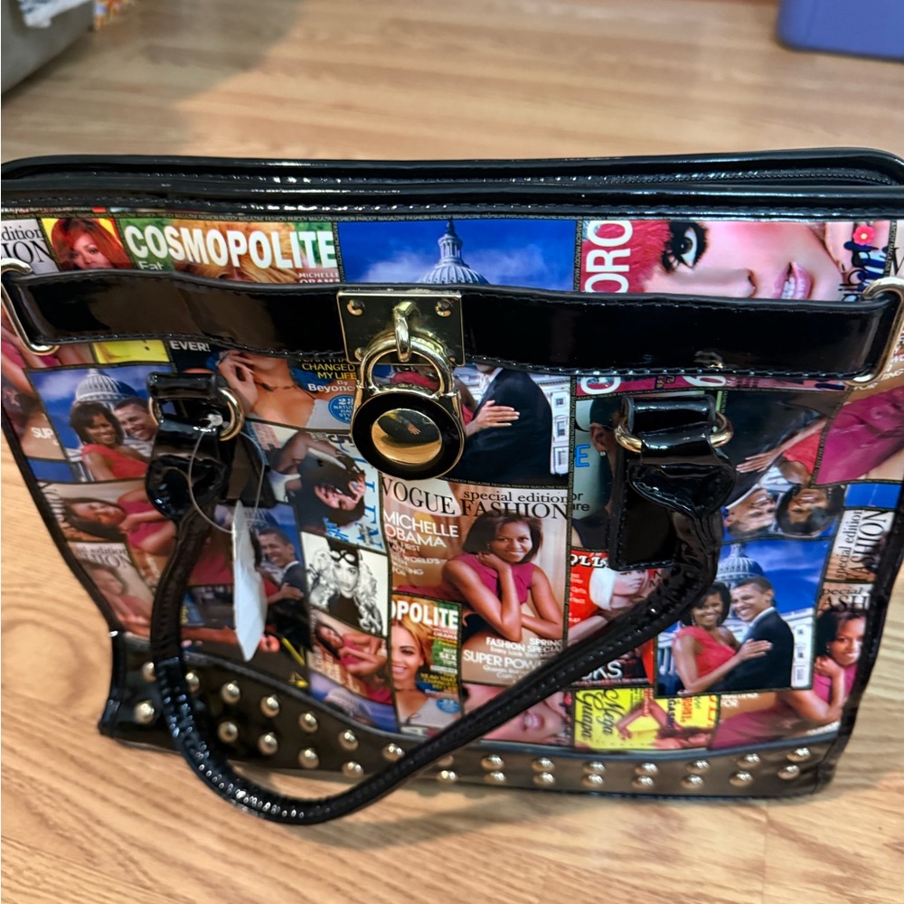 Magazine Print “the Obamas” Bag w/ Matching Zip Wallet - Picture 5 of 7